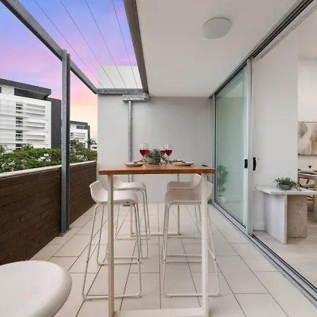 Apartment Dune Designer 2 Bedroom With River Views Parking Pool