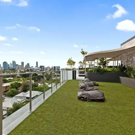 Gabba Retreat - Rooftop Pool & Stunning View