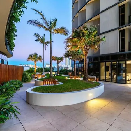 Style Infinity Pool Gym Chic 1 Bedroom Apartment *