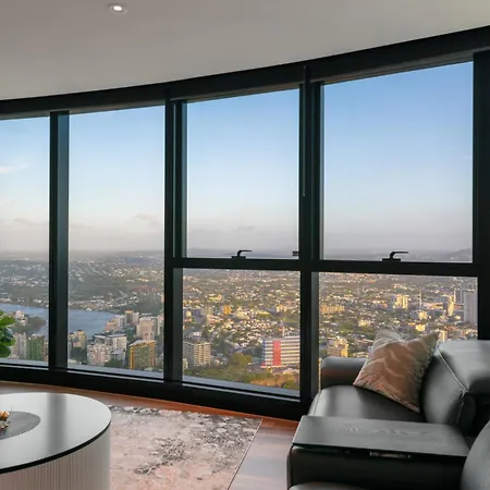 Skylight With Free Parking Apartment *