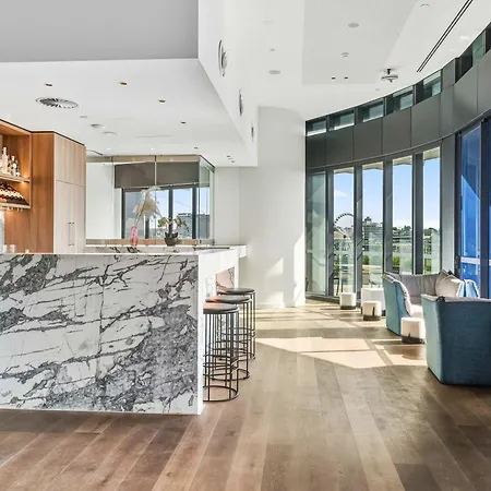 High Rise 2br In Cbd