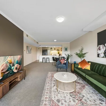 Stylish Roma Parklands Retreat - Stunning Park Views From Every Room, Heated Pool, Gym, Private Carpark, Suncorp Stadium, 10 Min Walk To Cbd * Brisbane
