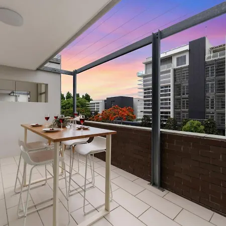 Dune Designer 2 Bedroom With River Views Parking Pool Apartment *
