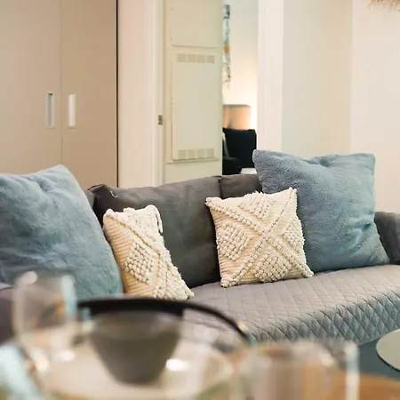 South Stylish 1-bedroom Apartment *