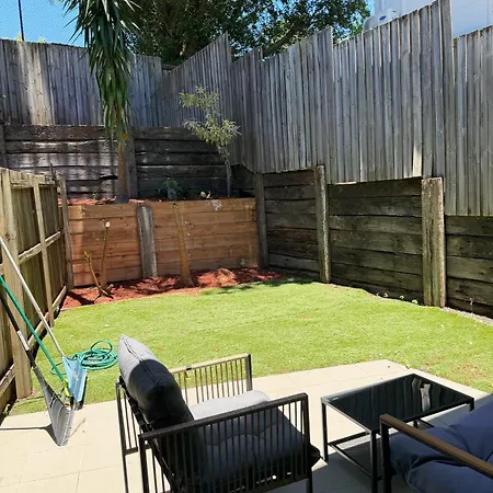 Apartment 2b2b With Courtyard - Close To Cbd - Free Parking