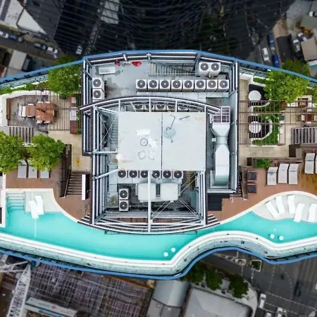 Style Infinity Pool Gym Chic 1 Bedroom Apartment