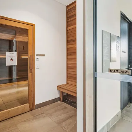 Apartment High Rise 2br In Cbd *