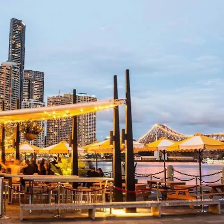 Dusk A Luxury 2bed 2bath Cbd Sky With Pool Parking And Apartment