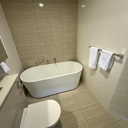 Modem Two Bedroom In Inner Cbd *