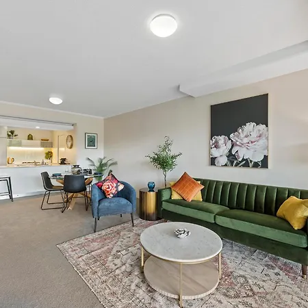 Stylish Roma Parklands Retreat - Stunning Park Views From Every Room, Heated Pool, Gym, Private Carpark, Suncorp Stadium, 10 Min Walk To Cbd Apartment *
