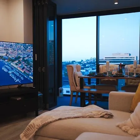 Apartment Skyline Serenity,sunset Views, Pool, Spa, & Prime Location Brisbane