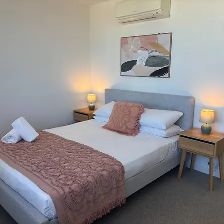 Stylish Escape - Views & Perks Apartment