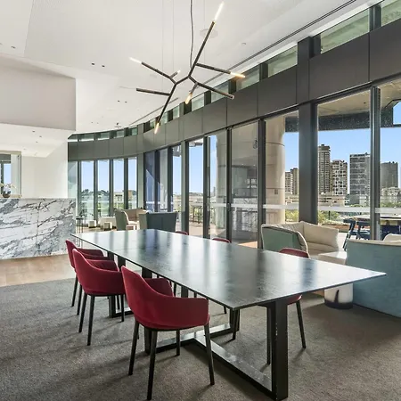 High Rise 2br In Cbd