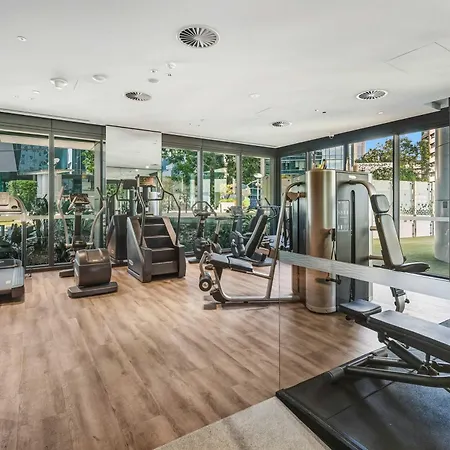 High Rise 2br In Cbd Apartment