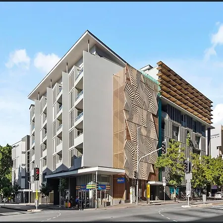 South Bank Penthouse - Streets Access - Free Parking Apartment Brisbane