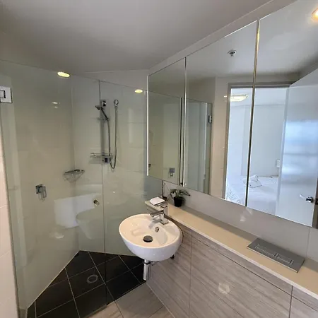 Modem Two Bedroom In Inner Cbd Apartment Brisbane