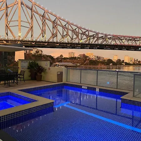 Apartment Stunning Views Over River, Kangaroo Point And Story Bridge *