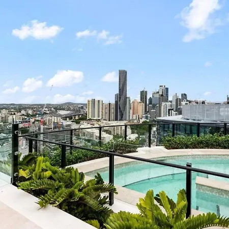 Apartment Style Infinity Pool Gym Chic 1 Bedroom *
