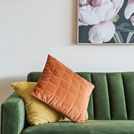 Stylish Roma Parklands Retreat - Stunning Park Views From Every Room, Heated Pool, Gym, Private Carpark, Suncorp Stadium, 10 Min Walk To Cbd Apartment Brisbane