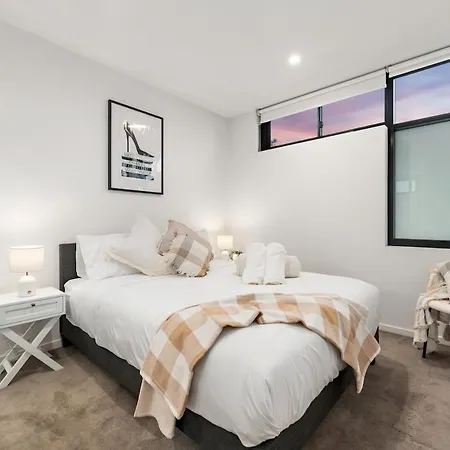 Apartment Cs - Gorgeous Views 2br W Parking, Pool & Gym