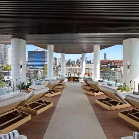 Apartment Style Infinity Pool Gym Chic 1 Bedroom Brisbane