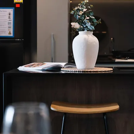 Apartment High Rise 2br In Cbd