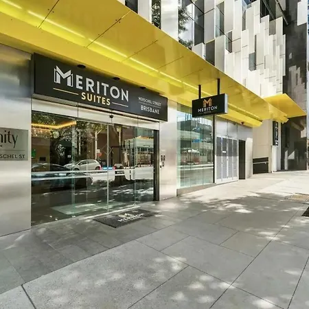 Modem Two Bedroom In Inner Cbd Apartment *