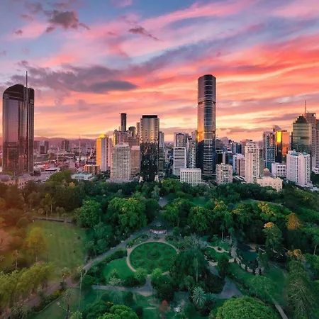 Apartment Luxury High Rise 2br In Cbd *