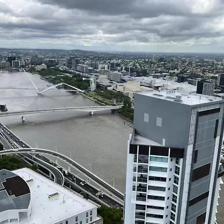 Modem Two Bedroom In Inner Cbd Brisbane
