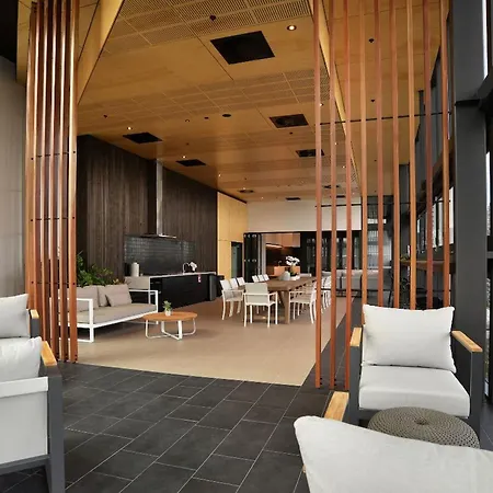 1br One Modern High-rise With Pool & Gym Access Apartment