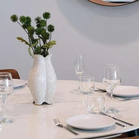High Rise 2br In Cbd *