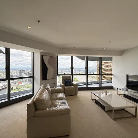 Modem Two Bedroom In Inner Cbd *
