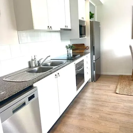 Apartment Inner Gem Next To St Andrews Hospital & Park
