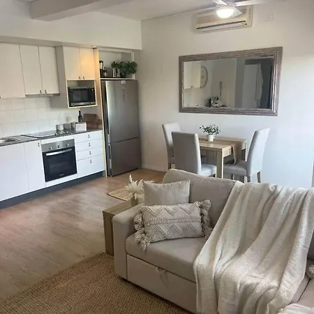 Inner Gem Next To St Andrews Hospital & Park Apartment *