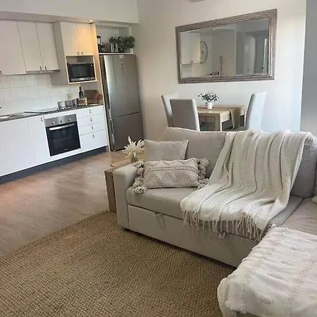 Inner Gem Next To St Andrews Hospital & Park Apartment *