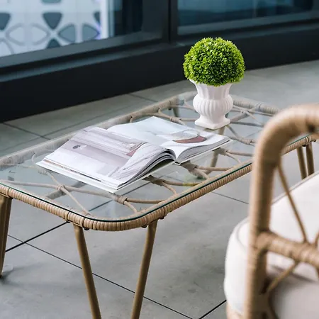 High Rise 2br In Cbd