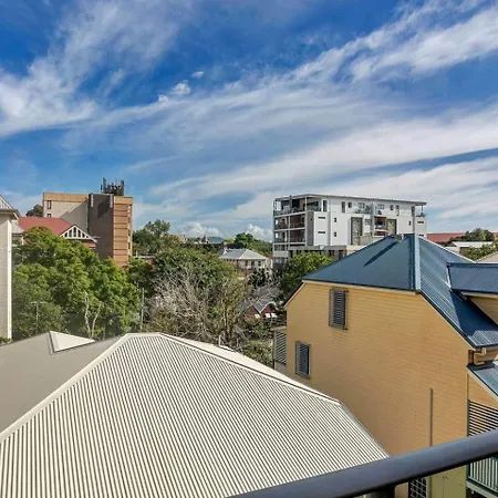 Inner Gem Next To St Andrews Hospital & Park Brisbane