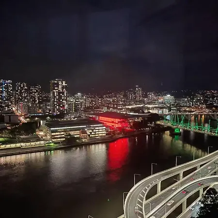 High Rise 2br In Cbd *