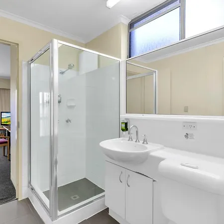 Hotel Charming Easy Access 2 Cbd By Custom Hosting