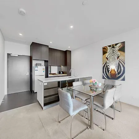 Elegant Urban Hideaway - Private Luxury Residential Apartment, Walk To South Bank & Free Carpark Apartment