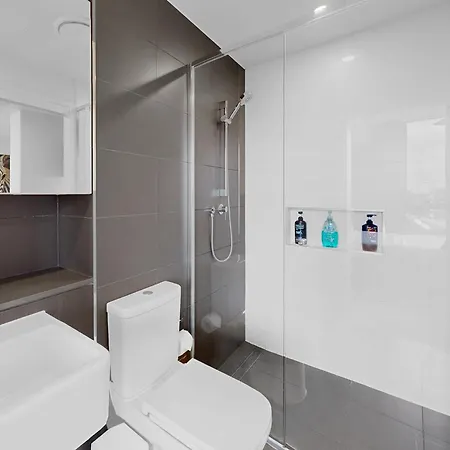 Elegant Urban Hideaway - Private Luxury Residential Apartment, Walk To South Bank & Free Carpark Apartment