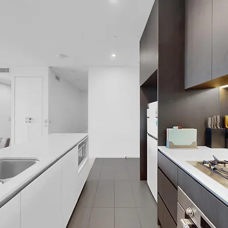 Elegant Urban Hideaway - Private Luxury Residential Apartment, Walk To South Bank & Free Carpark Brisbane