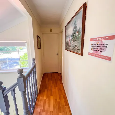 Vista Air Conditioned Dream Castle Youth Guest house Brisbane