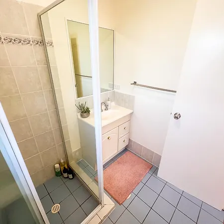 Vista Air Conditioned Dream Castle Youth Guest house Brisbane