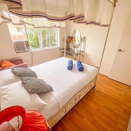 Guest house Vista Air Conditioned Dream Castle Youth Brisbane