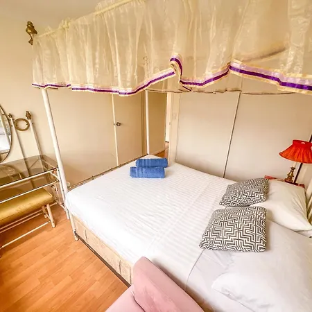 Vista Air Conditioned Dream Castle Youth * Brisbane