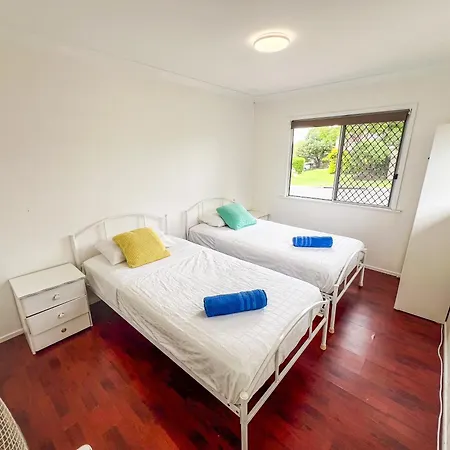 Guest house Vista Air Conditioned Dream Castle Youth Brisbane