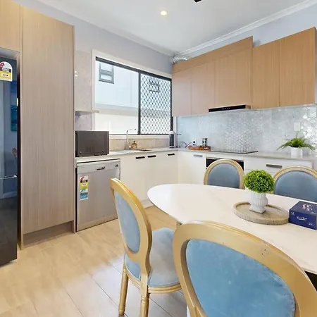 Holiday home Cozy House Cannon Hill , 3 Bed, And Just 13 Mins From Airport And 15 Mins From Cbd Brisbane