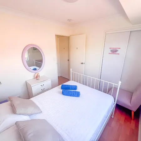 Vista Air Conditioned Dream Castle Youth Guest house *