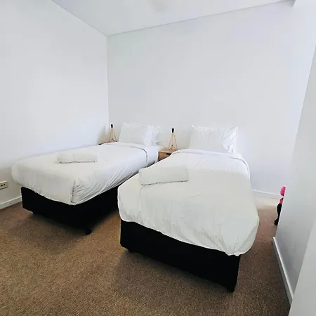Stylish Newstead With Pool, Gym & Parking *